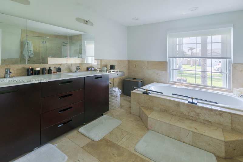 9431 SW 212th Ter, Cutler Bay FL 33189
