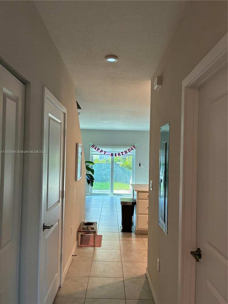 1069 NW 4th Ter, Florida City FL 33034