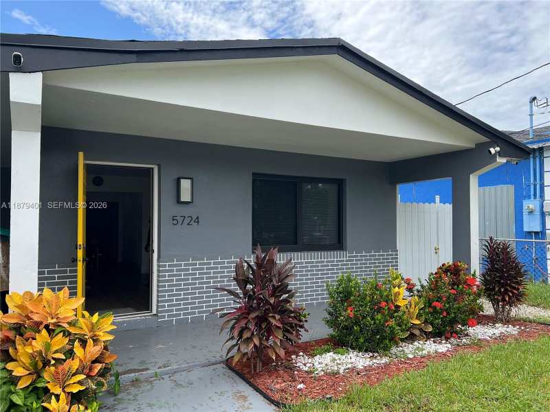5724 SW 18th St, West Park FL 33023