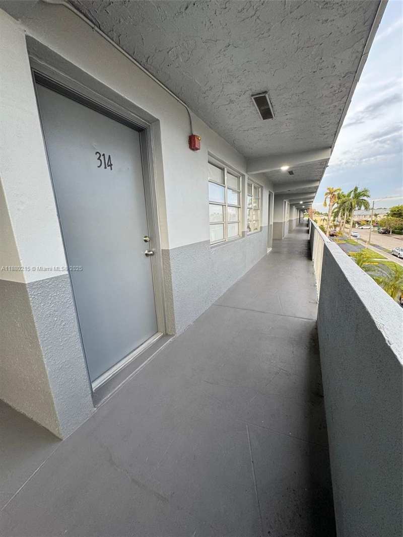 11195 SW 1st St # 314, Sweetwater FL 33174