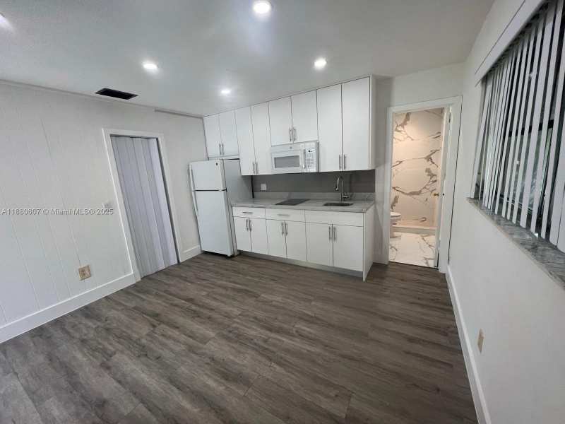 222 SW 8th St # C, Dania Beach FL 33004