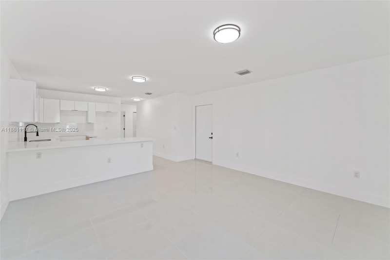 1556 NW 68th Ter, Miami FL 33147