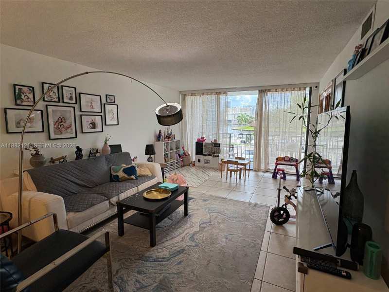 200 Leslie Dr # 228, Hallandale Beach FL 33009