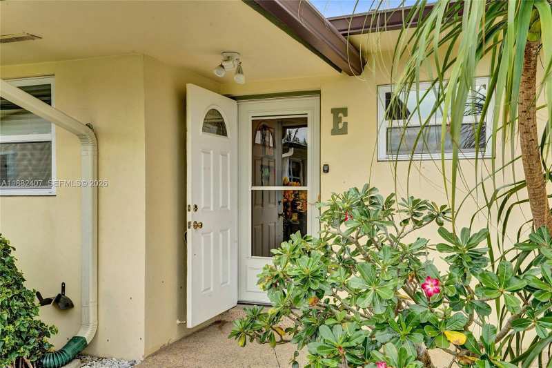 2921 W Crosley Dr W, West Palm Beach FL 33415