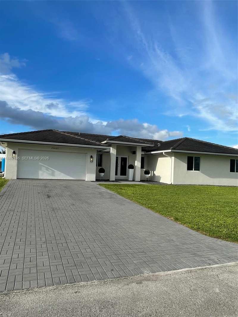 20605 SW 319th St, Homestead FL 33030