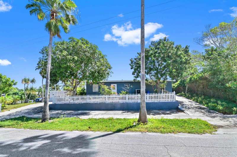 1032 W Jennings Street, Lantana FL 33462