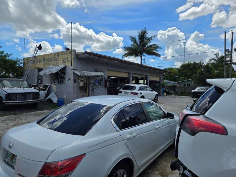 5314 Pembroke Rd, West Park FL 33021