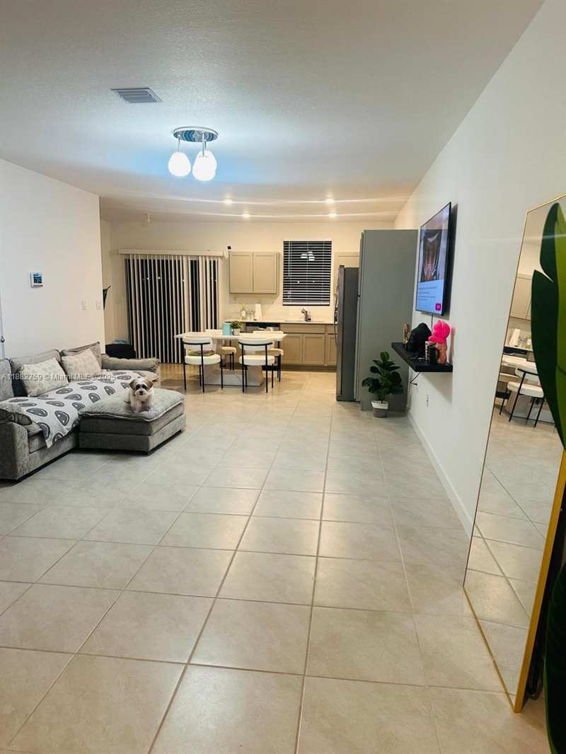 437 NE 13th St, Florida City FL 33034