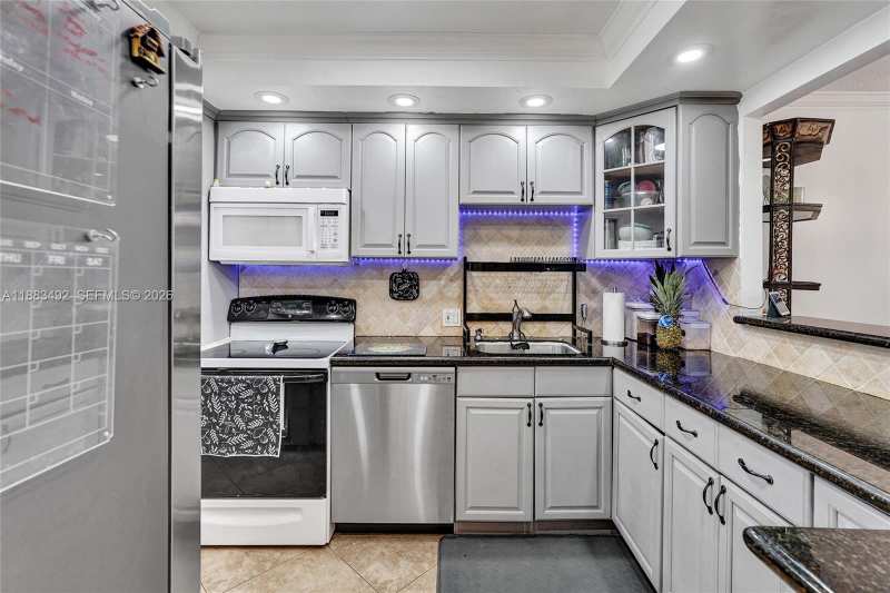 3150 N Palm Aire Dr # 501, Pompano Beach FL 33069