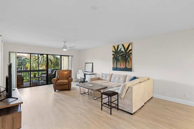 700 Uno Lago Drive # 303, Juno Beach FL 33408