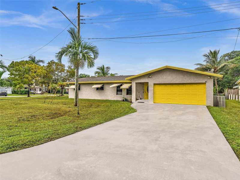 228 SW 5th Ave, Hallandale Beach FL 33009