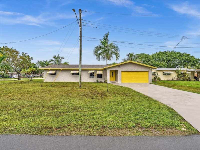 228 SW 5th Ave, Hallandale Beach FL 33009