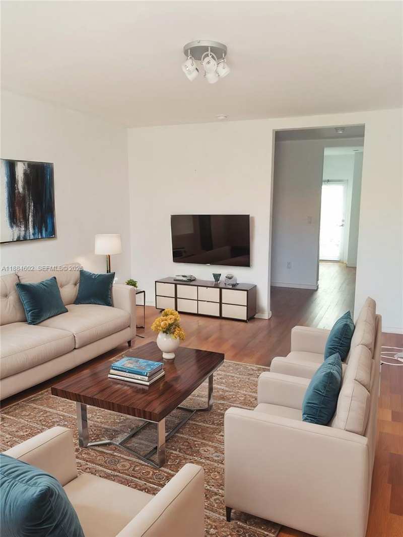 745 13th St # 16, Miami Beach FL 33139