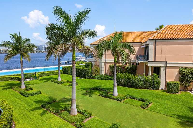 307 Everglade Avenue, Palm Beach FL 33480