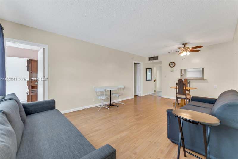5000 NW 36th St # 506, Lauderdale Lakes FL 33319