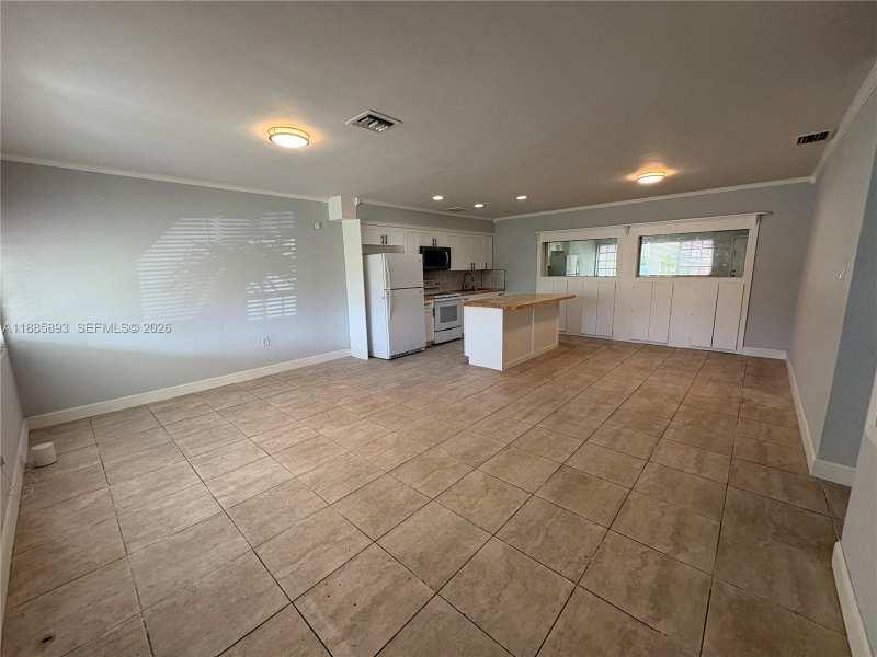 165 NW 192nd St, Miami Gardens FL 33169