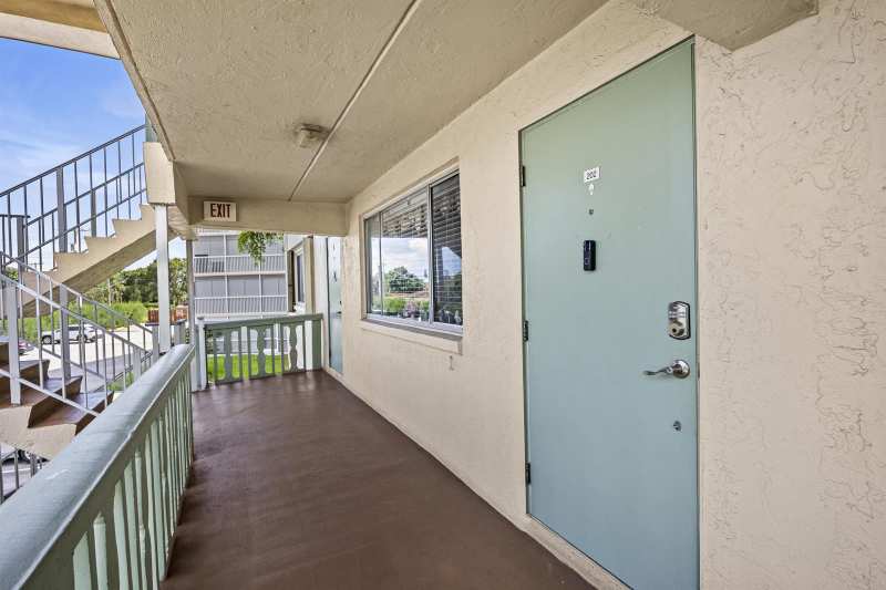 200 Village Green Circle E # 202, Palm Springs FL 33461