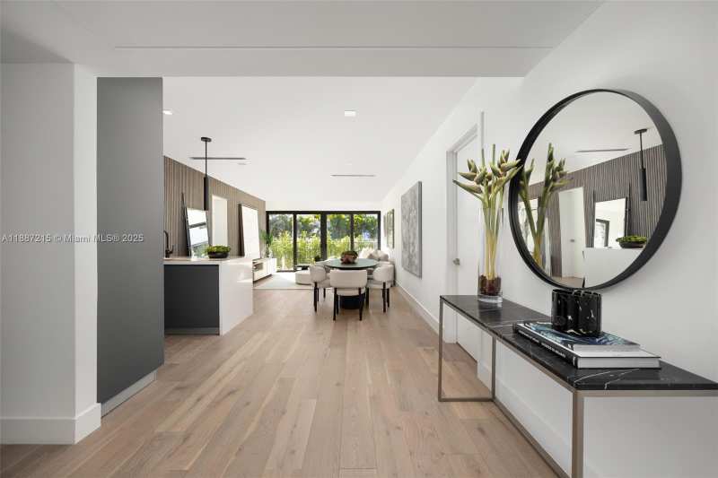 200 Sunrise Dr # 200D, Key Biscayne FL 33149