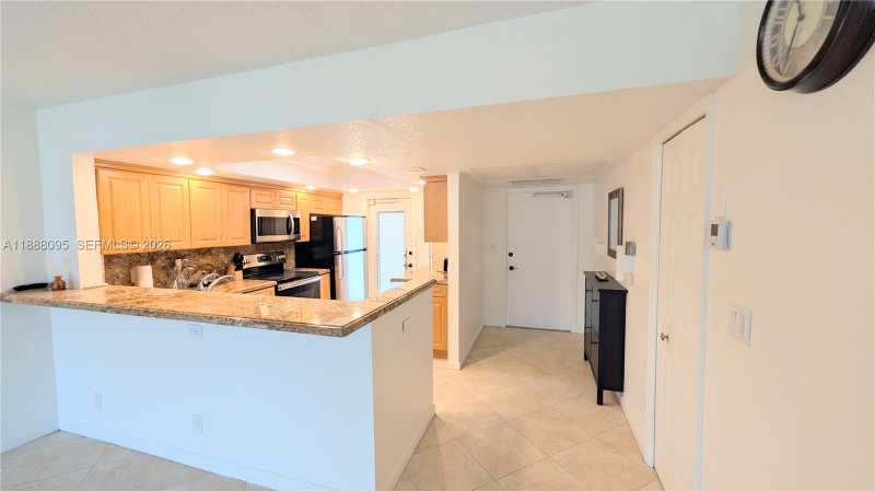 3090 N Course Dr # 304, Pompano Beach FL 33069