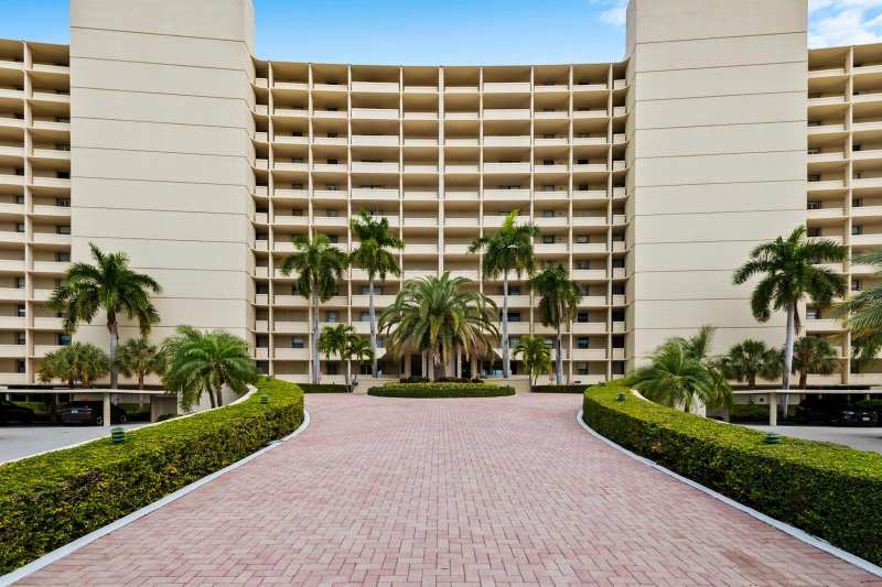 134 Lakeshore Drive # 814, North Palm Beach FL 33408