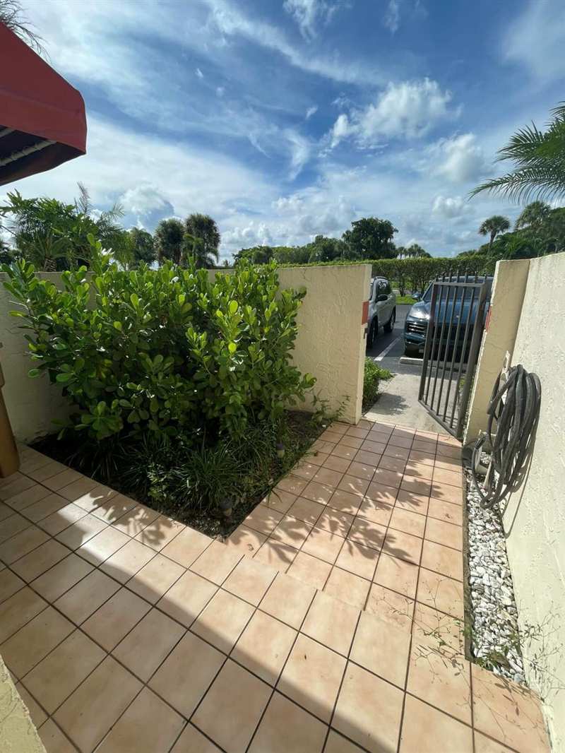 307 Liberty Court, Deerfield Beach FL 33442