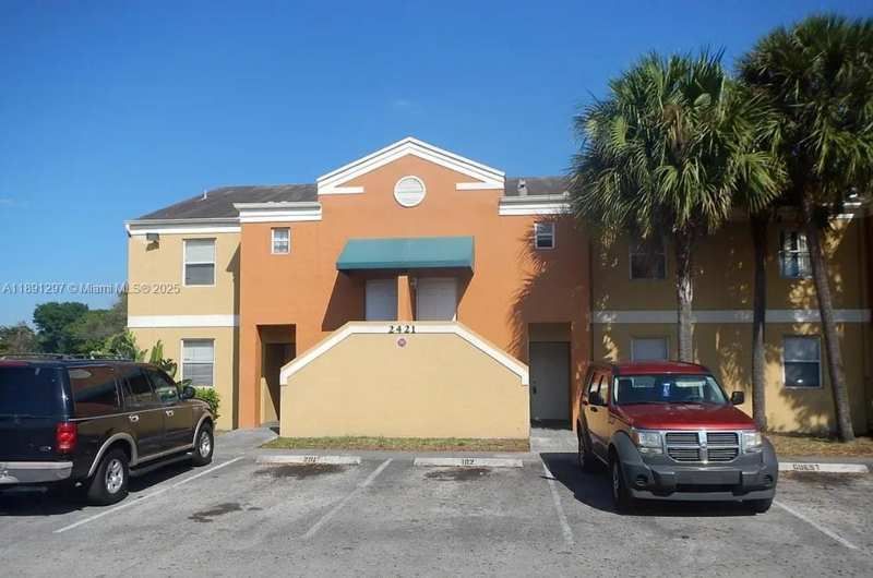 2421 NW 56th Ave # 102, Lauderhill FL 33313