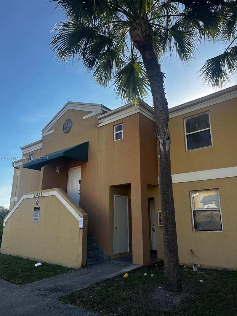 2421 NW 56th Ave # 102, Lauderhill FL 33313