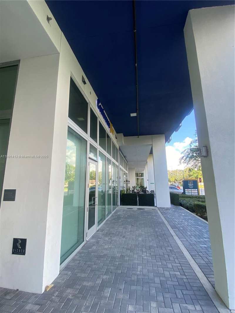 2820 NE 214th St # 1, Aventura FL 33180