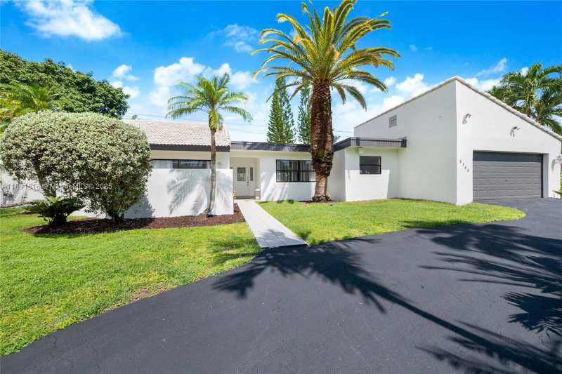8345 SW 168th Ter, Palmetto Bay FL 33157