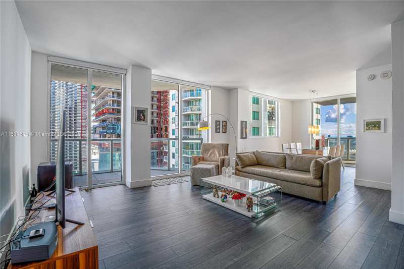 253 NE 2nd St # 3203, Miami FL 33132
