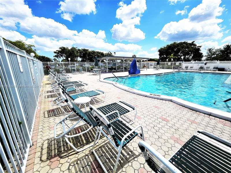1040 NW 73rd Ter, Margate FL 33063