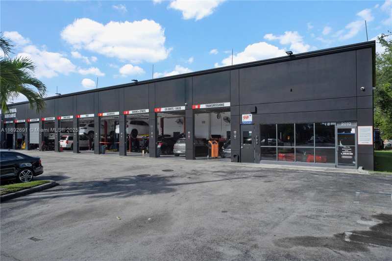 Established Service & Repair Car Shop, Sweetwater FL .