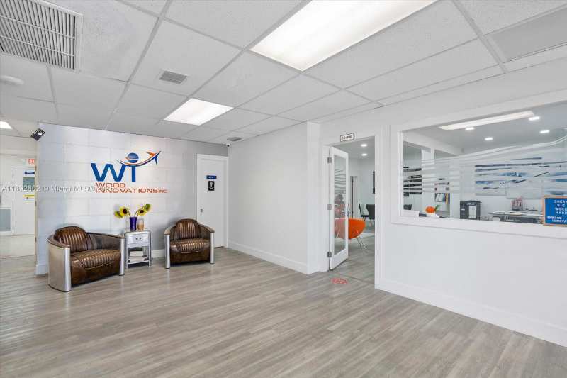 960 W 84th St, Hialeah FL 33014