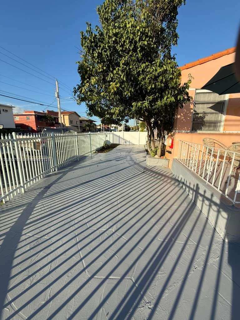 300 NW 13th Ave, Miami FL 33125