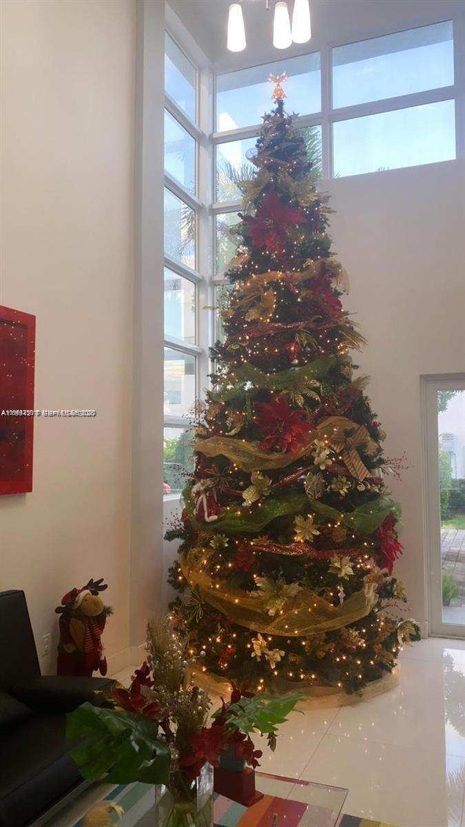 9880 NW 74th Ter, Doral FL 33178