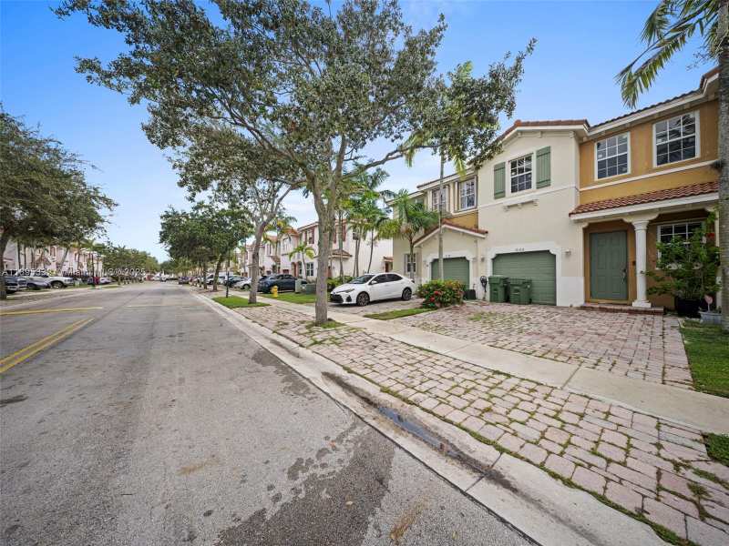 2104 NE 3rd Ct, Homestead FL 33033