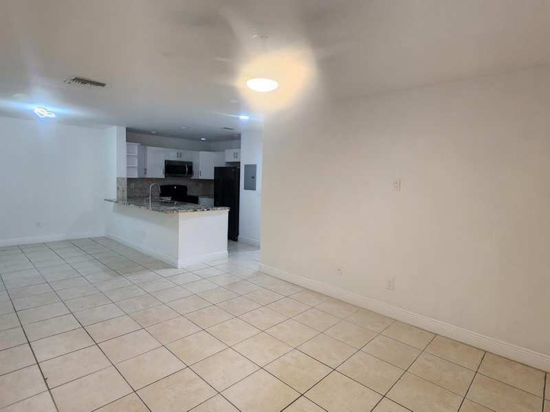6013 10th Avenue N # 208, FL 33463