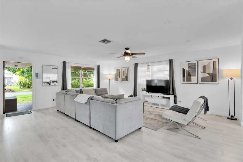 214 SE 6th Street, Dania Beach FL 33004