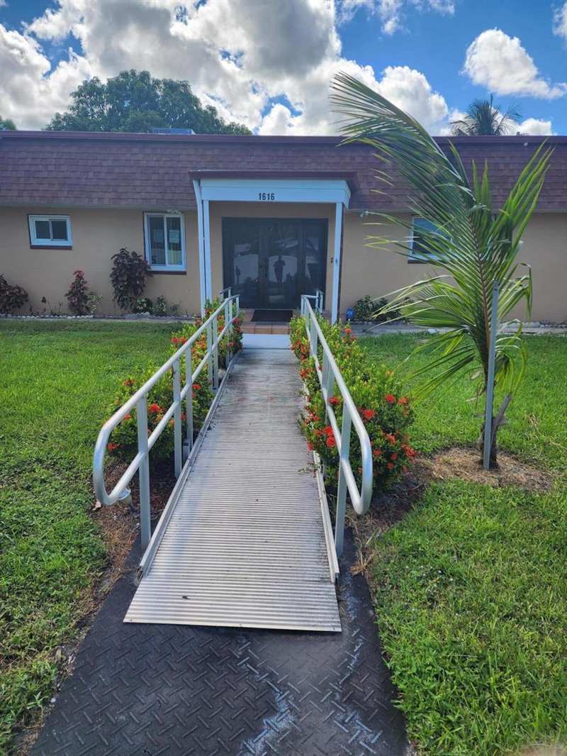 1616 Crandon Avenue, Mangonia Park FL 33407