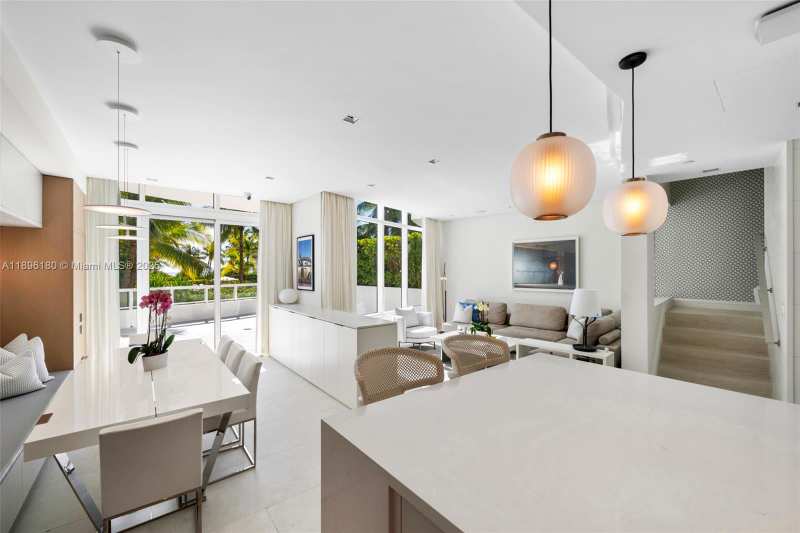 50 S Pointe Dr, Miami Beach FL 33139