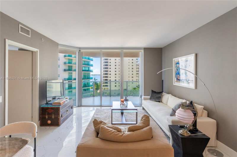 1300 Brickell Bay Dr # 808, Miami FL 33131