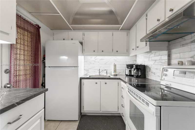 17001 NE 13th Ave # 214, Miami FL 33162