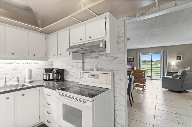 17001 NE 13th Ave # 214, Miami FL 33162
