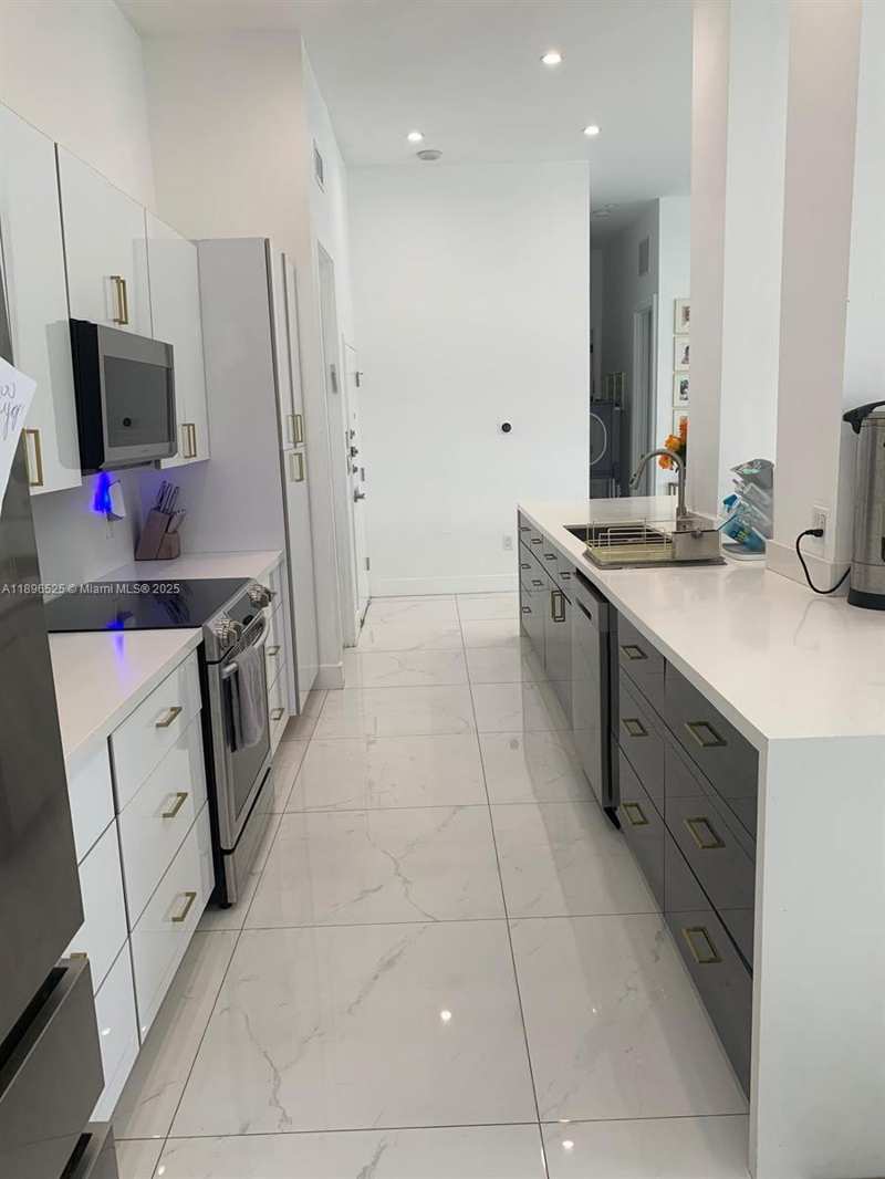 2751 S Ocean Dr # 208N, Hollywood FL 33019