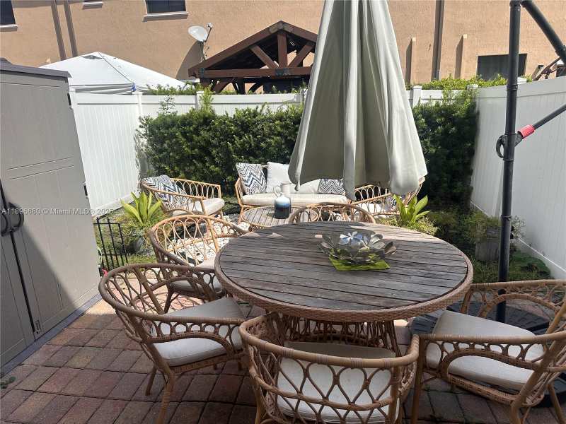 8867 W 35th Way, Hialeah FL 33018