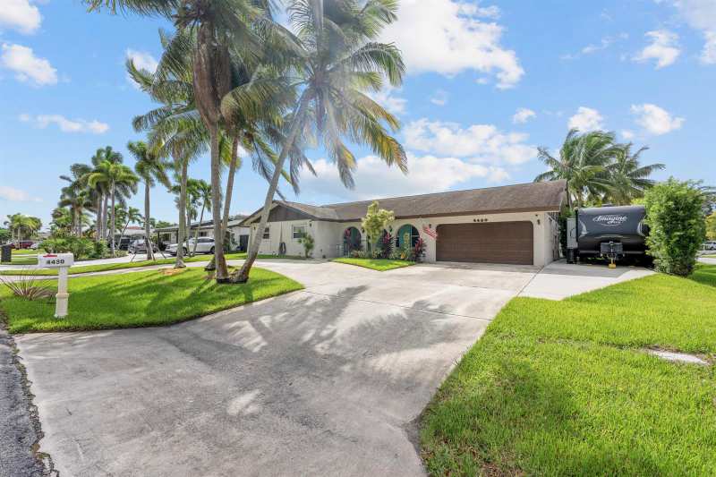 4430 Gardenia Drive, Palm Beach Gardens FL 33410