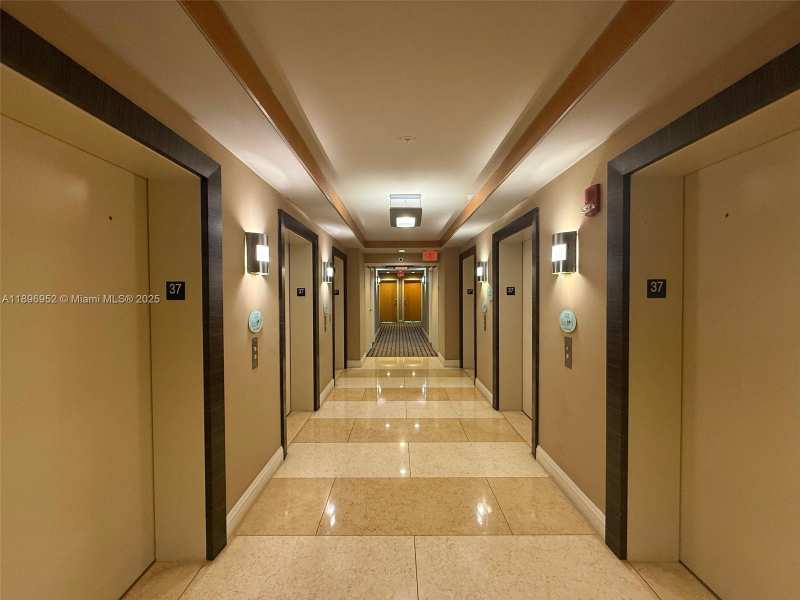 244 Biscayne Blvd # 3708, Miami FL 33132