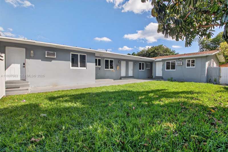 1864 NW 28th St, Miami FL 33142