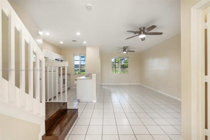 6051 SW 19th Pl, North Lauderdale FL 33068