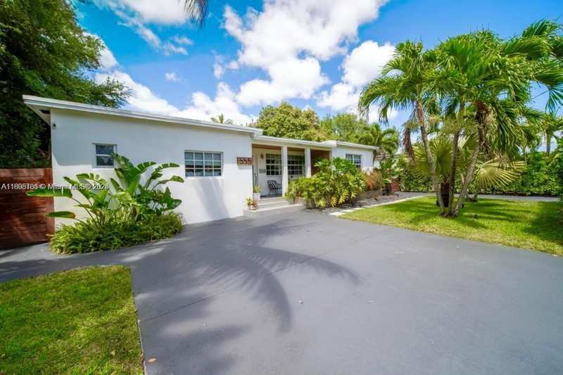 555 NE 127th Street, North Miami FL 33161